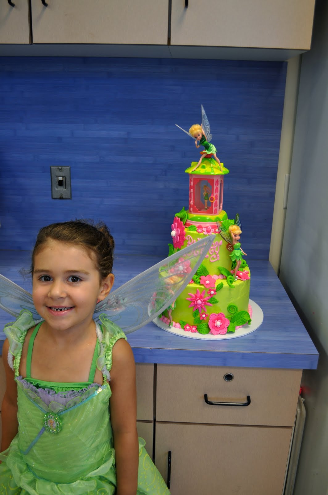 Leah s Sweet Treats: Tinkerbell Cake