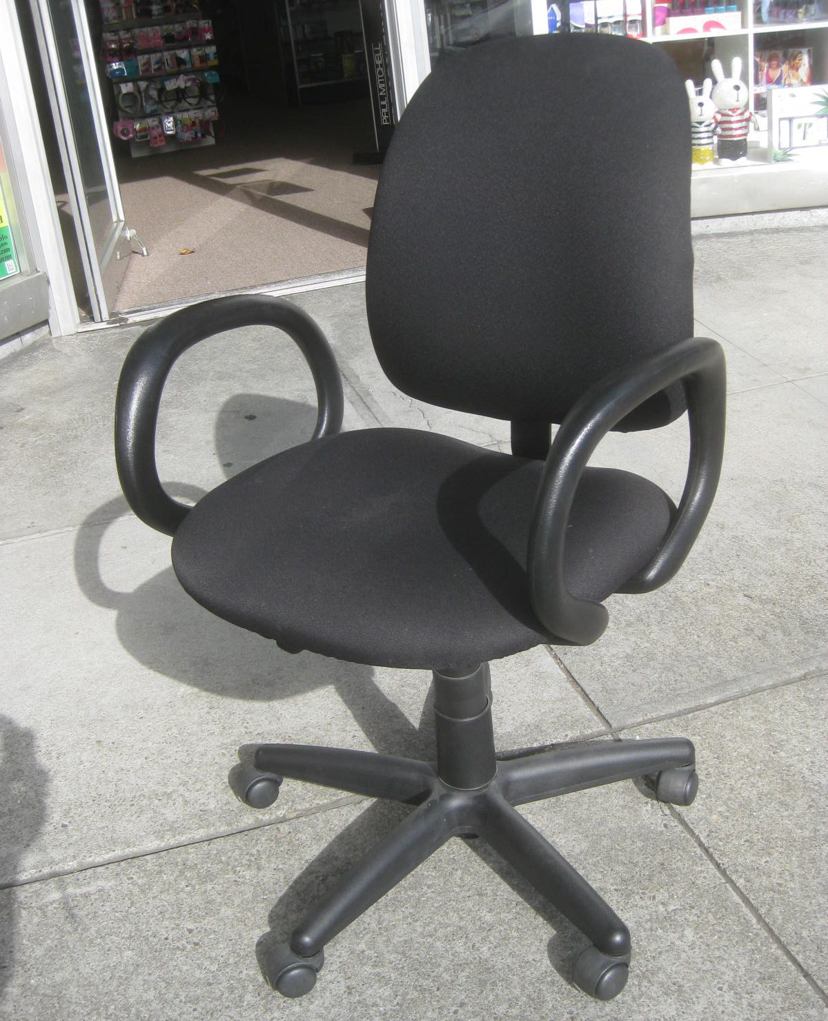 UHURU FURNITURE & COLLECTIBLES SOLD Black Office Chair 25