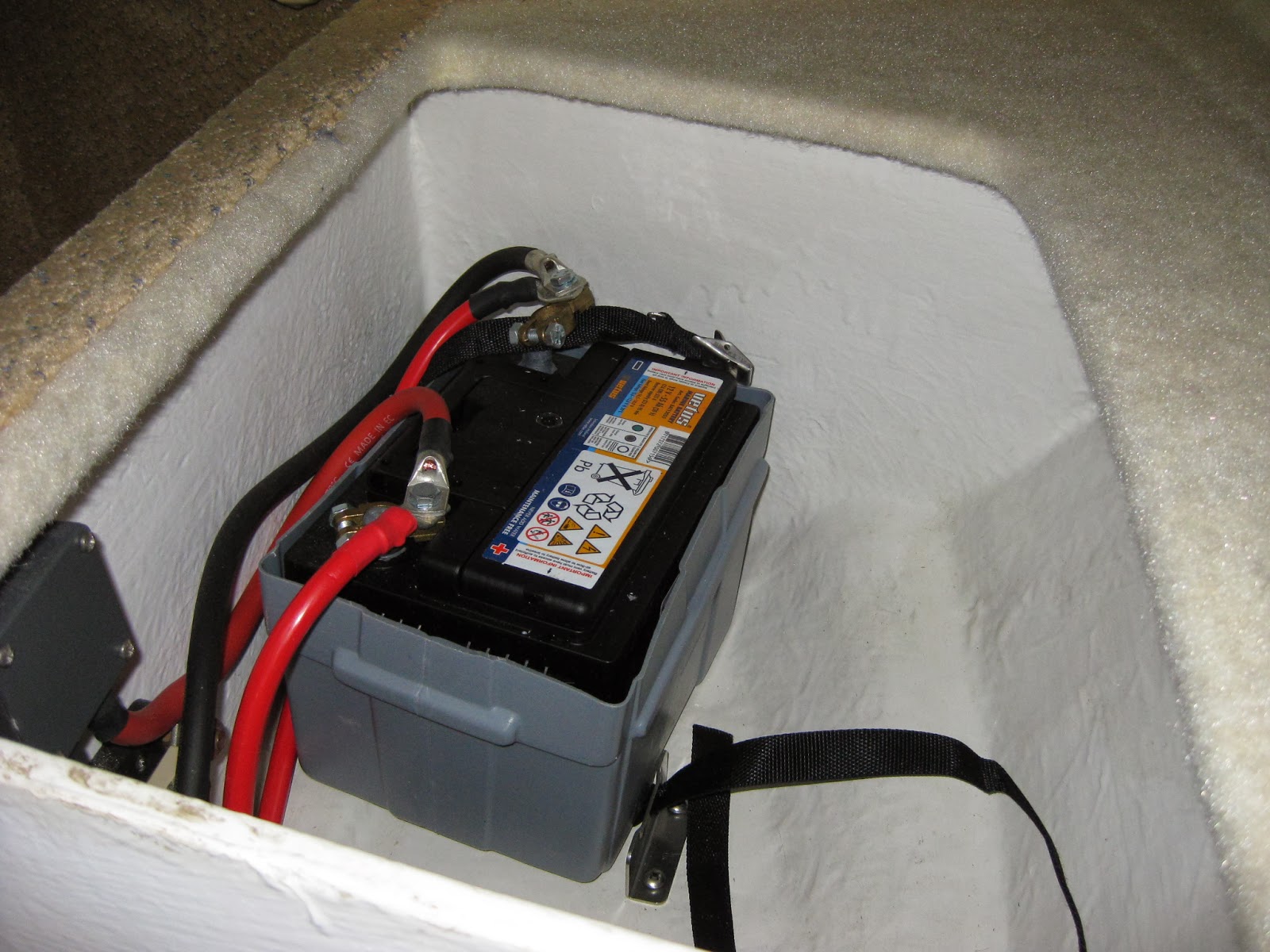 Bayliner 265 Picasso Akkujärjestelmä Batteries