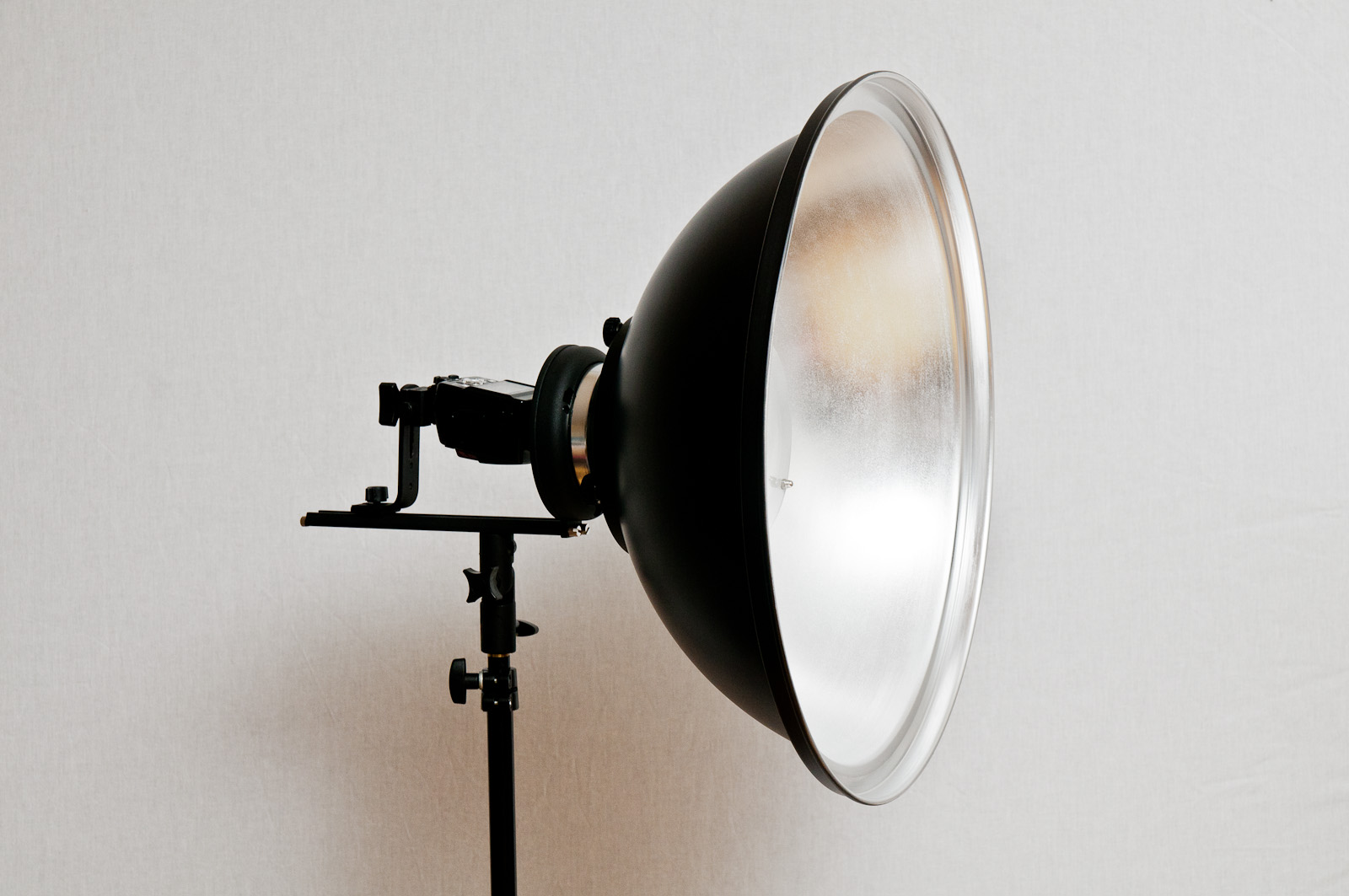 Fotodiox review beauty dish 44 Fotodiox review beauty dish 55