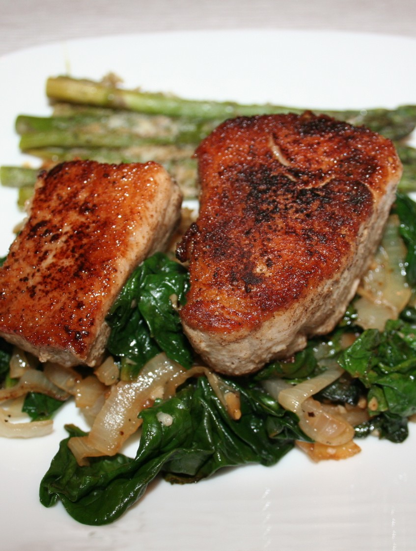ItalianFusion Garlic Seared Tuna on Spinach