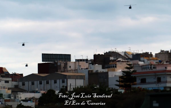 Tres helicópteros militares sobrevuelan Las Palmas de Gran Canaria Tres helicópteros militares sobrevuelan Las Palmas de Gran Canaria
