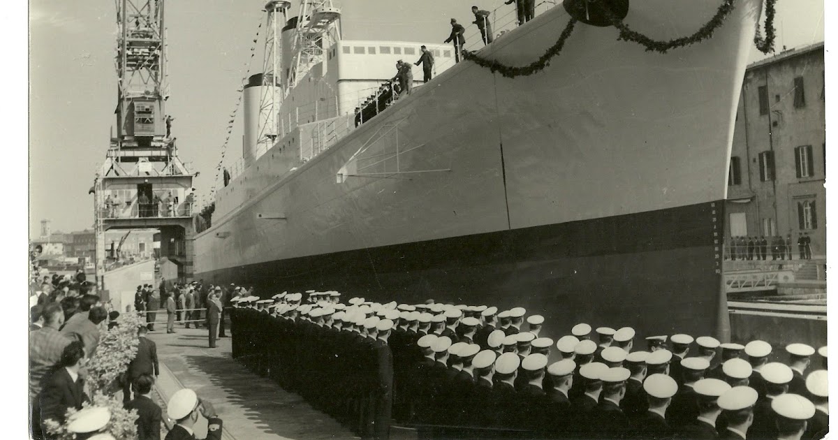 Foto Navi Militari Italiane Varo Cacciatorpediniere Intrepido presso
