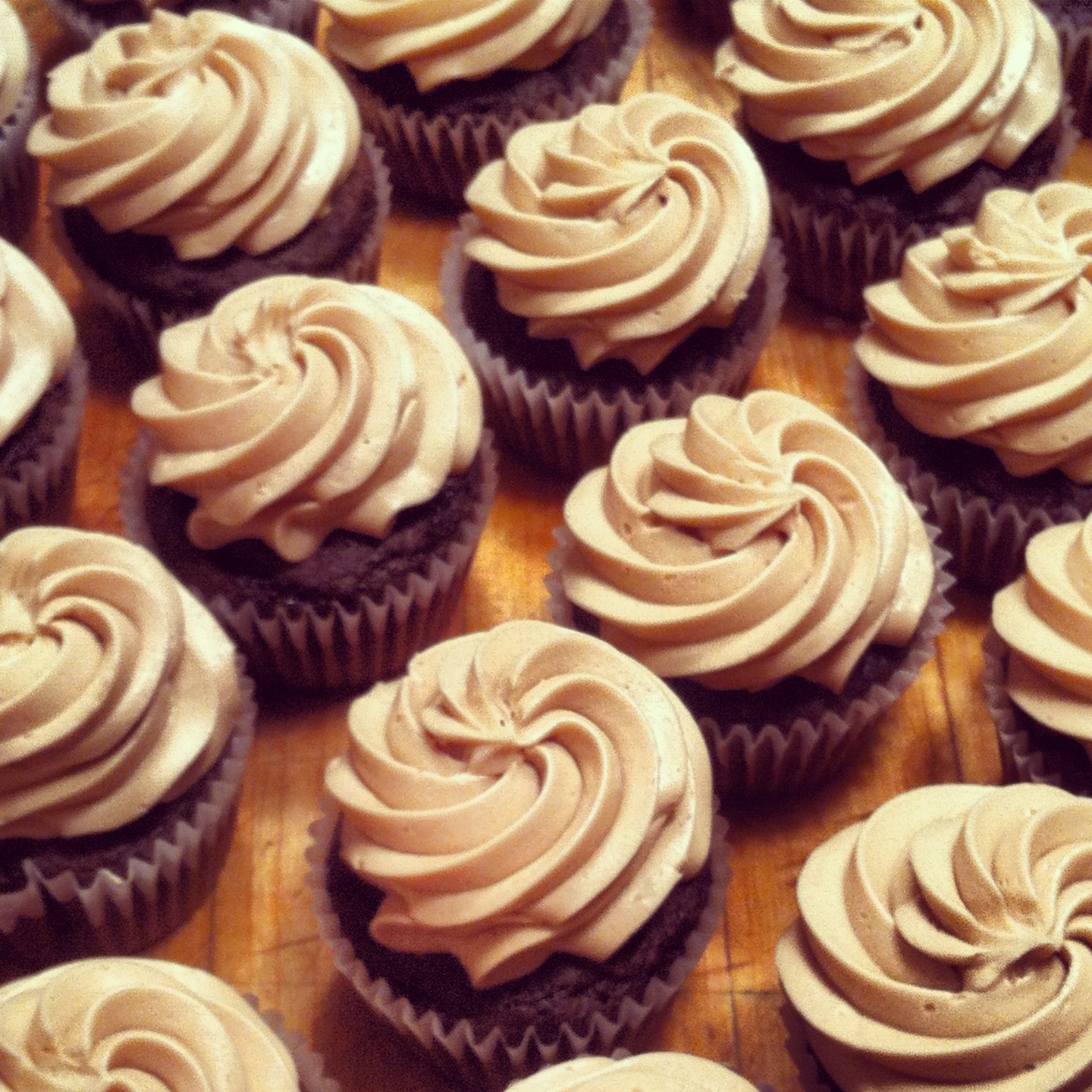 Lola Pearl Bake Shoppe Coffee Buttercream [RECIPE] + Chocolate Cupcakes