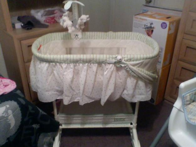 delta winnie the pooh bassinet