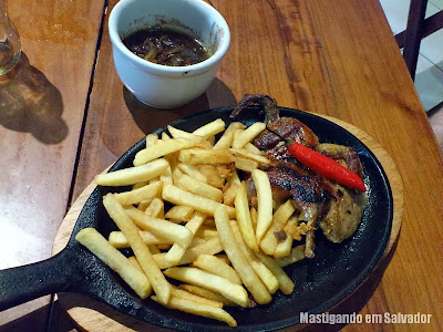 Caranguejo de Sergipe: Codorna à Moda da Casa com Batatas-Fritas