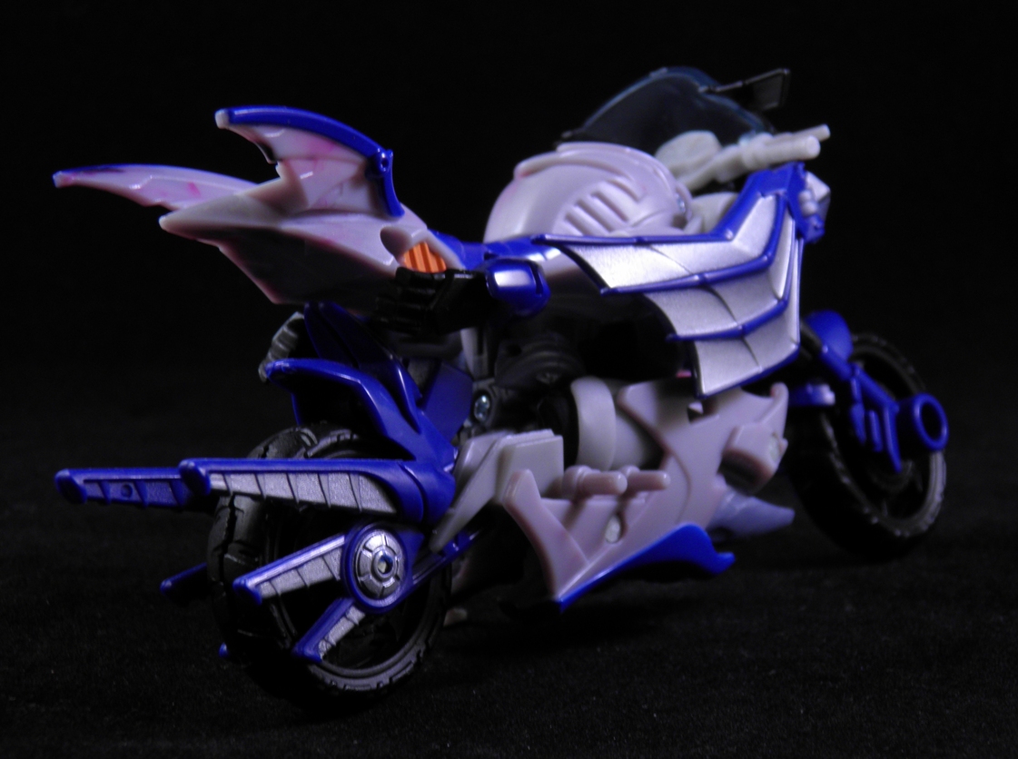 She's Fantastic Transformers Prime Beast Hunters ARCEE!