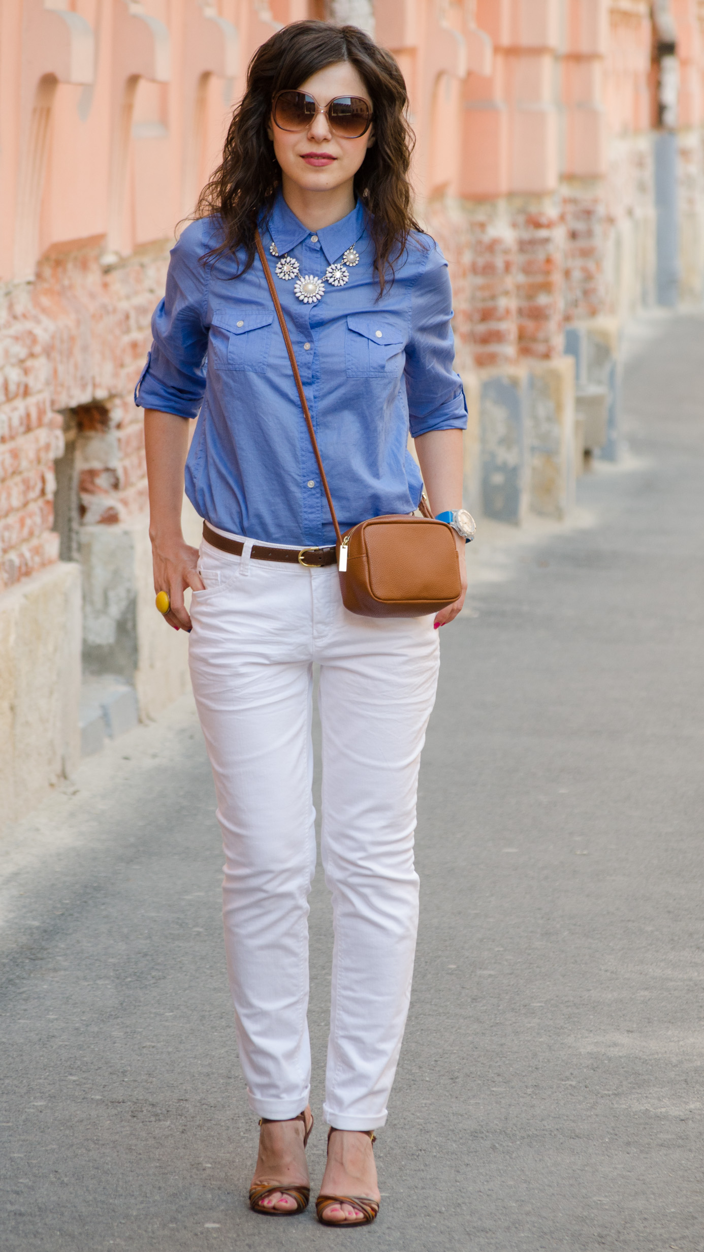 white jeans blue boyfriend shirt C&A brown satchel H&M statement necklace