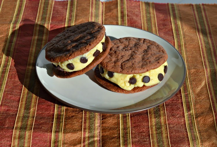 Banana Ice Cream Sandwiches with Chocolate Hazelnut Cookies KickOffToSummerWeek2014 HezziD's