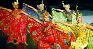 Sky Fly: Jawa Barat - “Tarian Adat, Rumah Adat, Pakaian ...