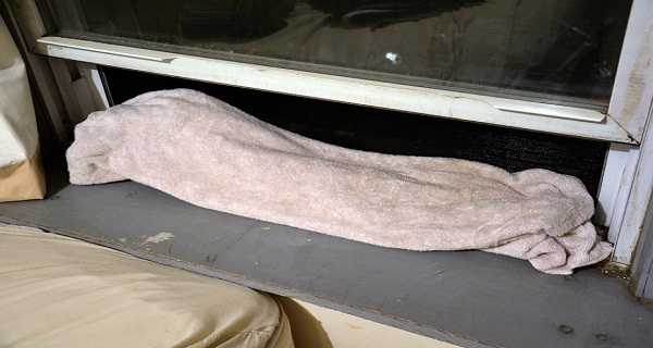 Every Night he Puts a Wet Towel on the Window. From now on, You Will do the Same! Read These 6 Incredible Tricks Every Night he Puts a Wet Towel on the Window.
