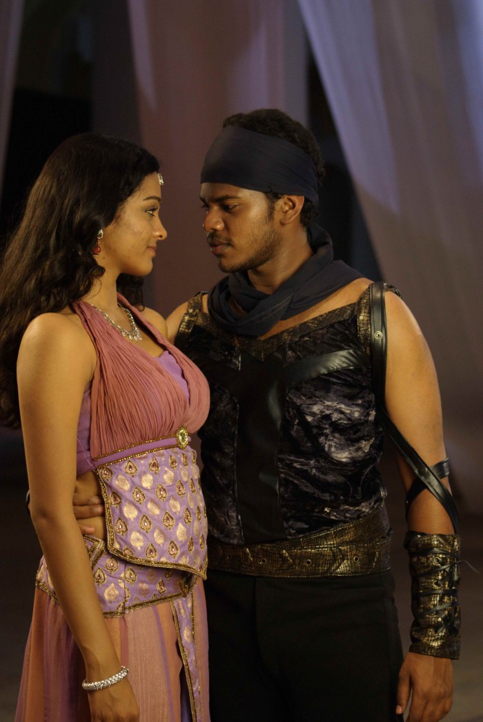 18 Vayasu Songs Lyrics