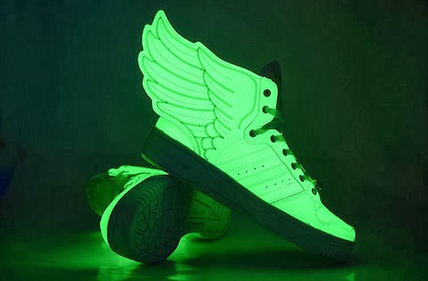 travis scott glow in the dark shoes