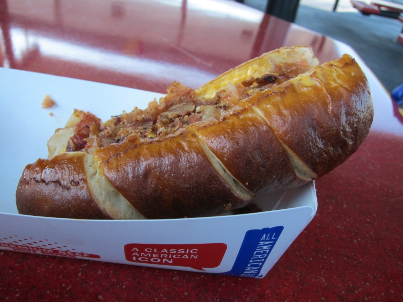 Review Sonic Cheesy Bacon Pretzel Dog Brand Eating