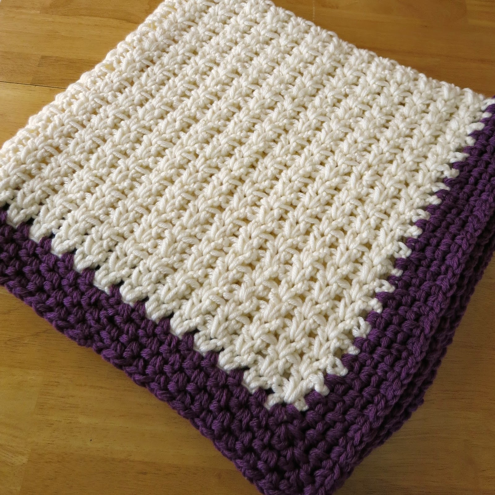 Da's Crochet Connection: Double Crochet V Baby Blanket