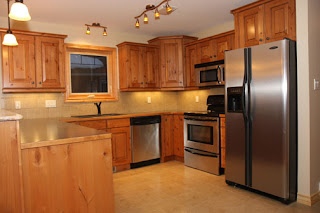 Wood Kitchen Cabinets pictures