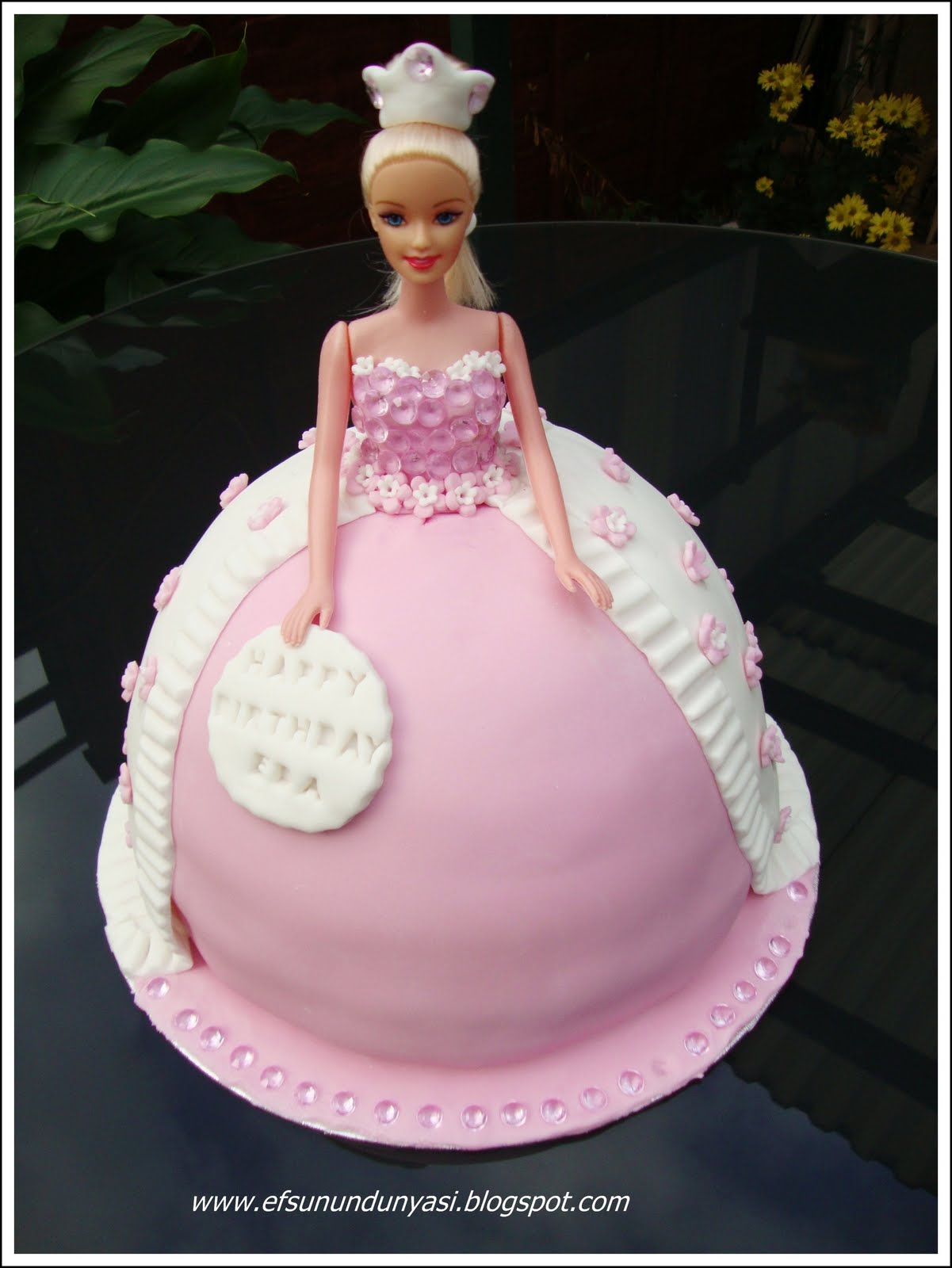 EFSUNUN DUNYASI: Barbie pasta (Barbie Cake)