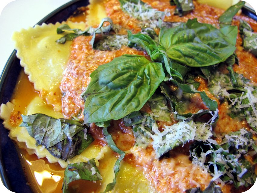 beFOODled Spinach and cheese ravioli in rose sauce