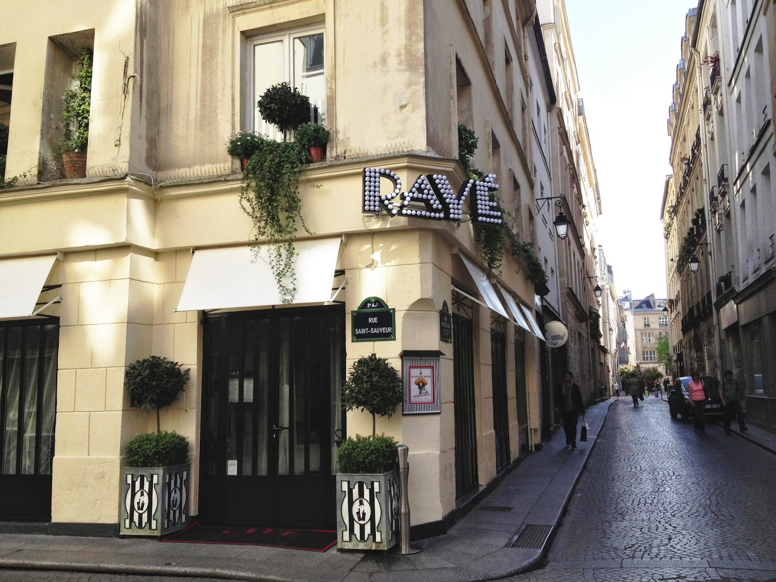 Do All Things With Love Paris, rue Saint Sauveur