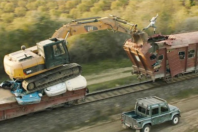 A bit of humour - Page 7 Digger+vs+train+skyfall+clip