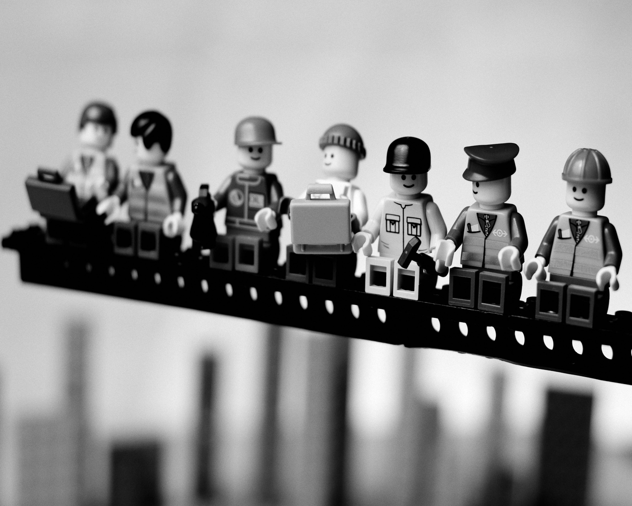 Wallpaper - Lunch atop a skyscraper ~ Creative Lego