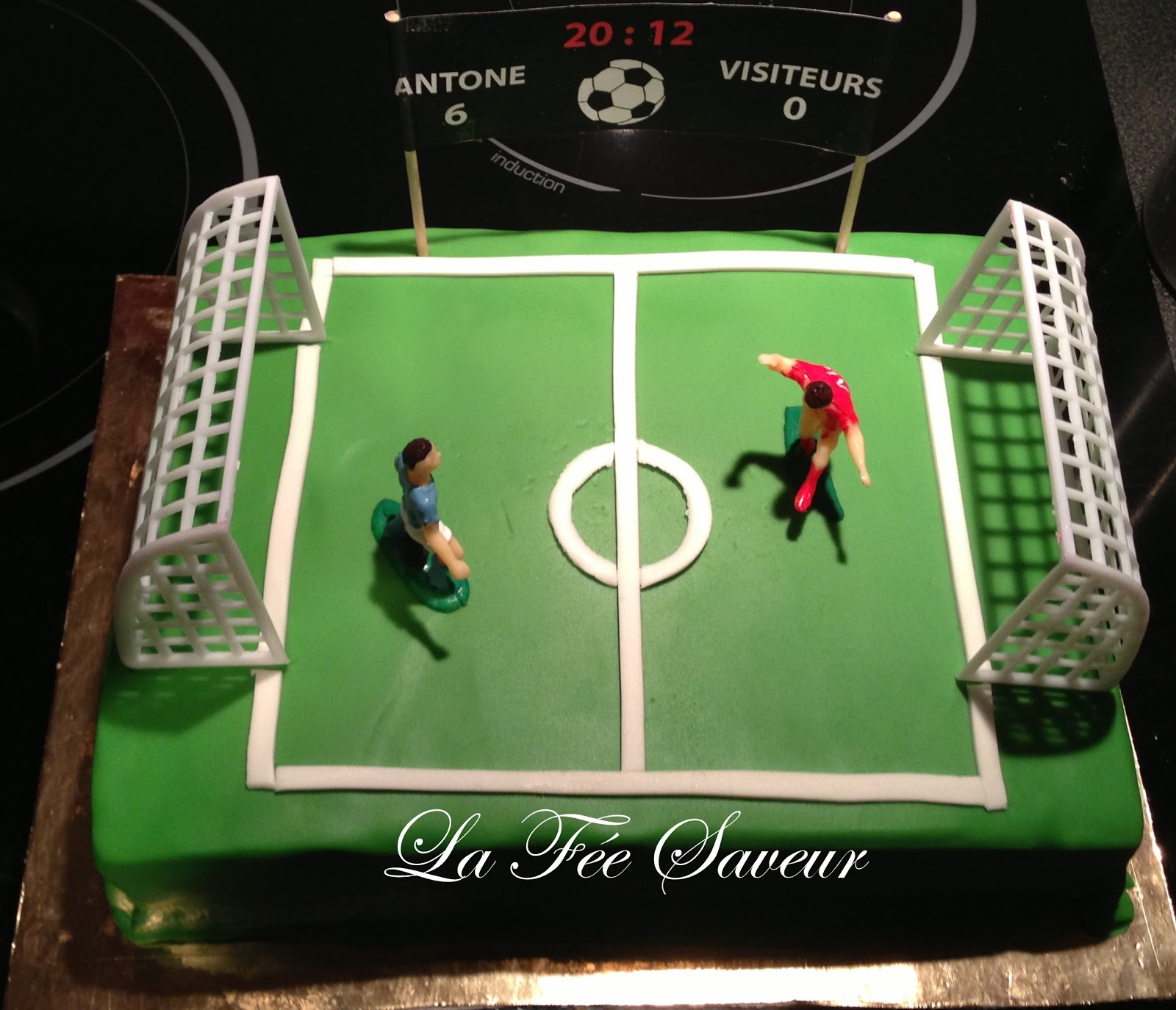 La Fée Saveur....: Gâteau terrain de foot