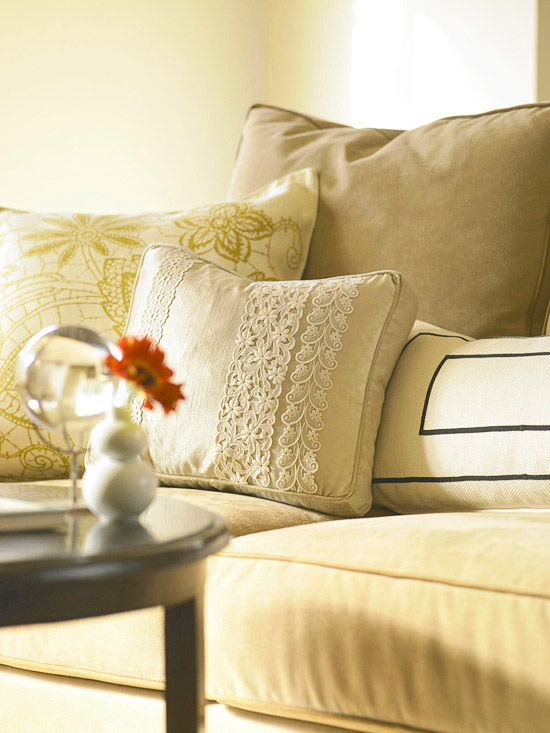 25 Ideas for Decorating with Pillows The Cottage Market
