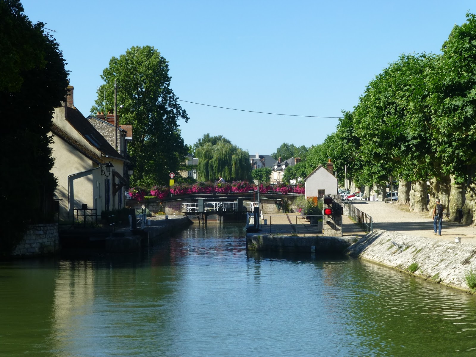 L'Avenir cruising Europe's inland waterways canal du Loing et Briare