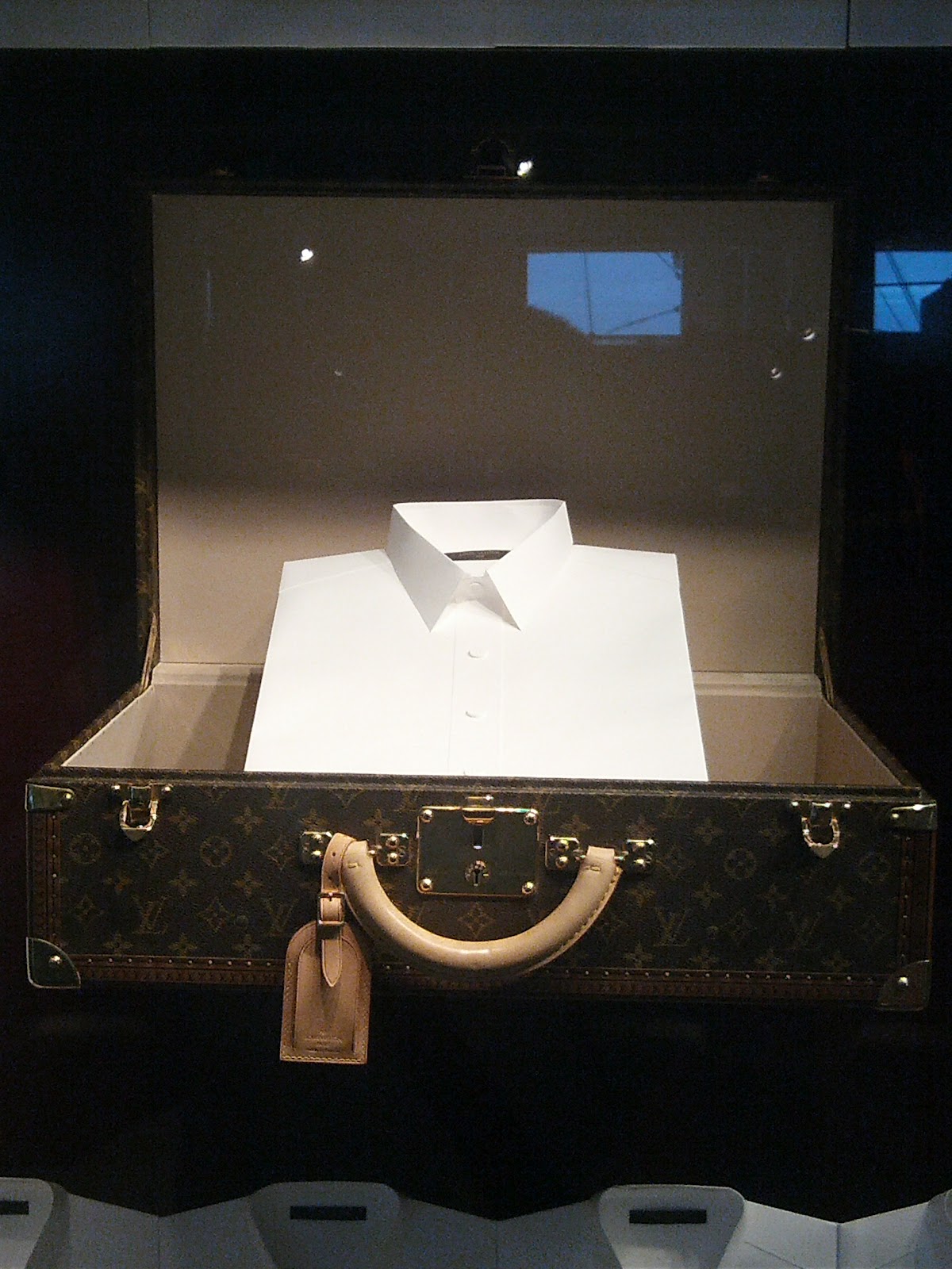 displayhunter: Louis Vuitton: The Art of Packing