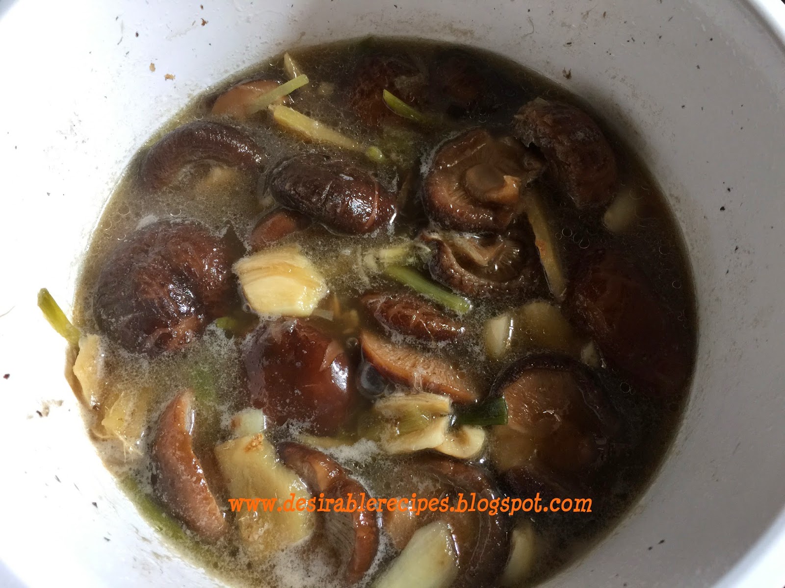 Braised Fish Maw with Dried Scallop and Dried Mushroom