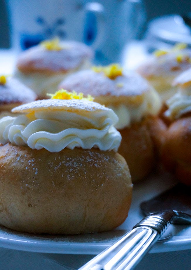 Semlor med citron & vanilje - Svenske fastelavnsboller - Mit livs kogebog Semlor med citron & vanilje - Svenske fastelavnsboller - Mit livs kogebog