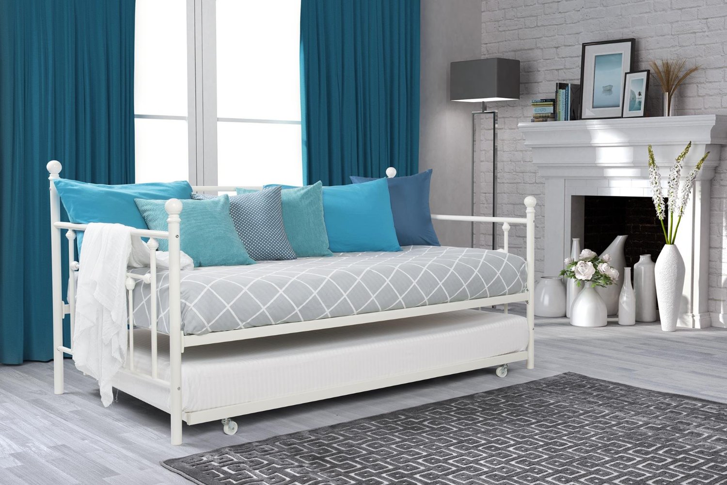 White Metal Frame Daybed with Trundle Roll Out & Pop Up Trundles