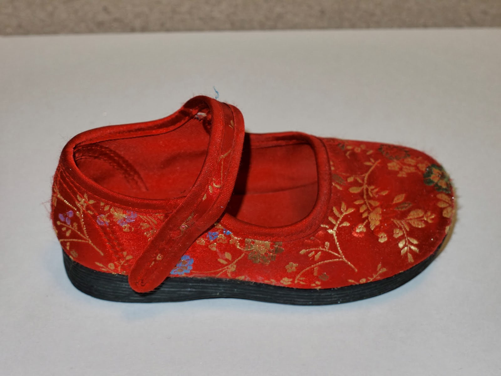 The Design Loft Recovering Shoes a step by step how to guide