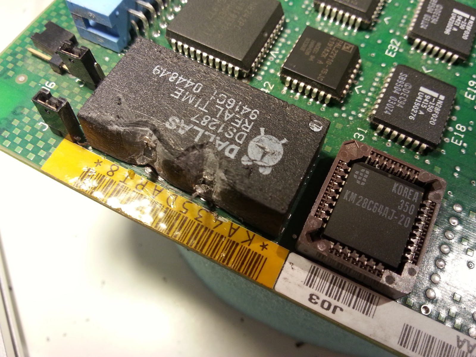Restoring a DEC AlphaServer 2100 DALLAS DS1287 chip examined