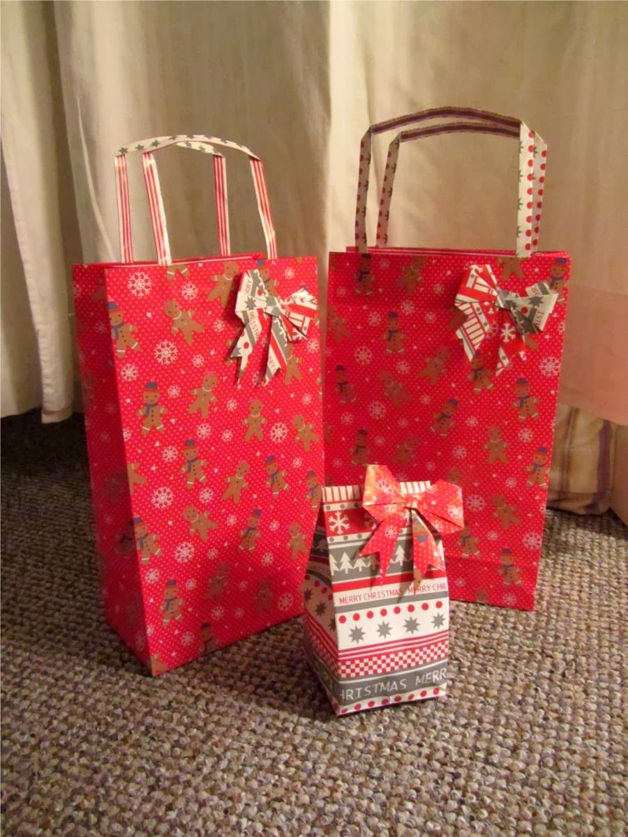 Clare Willcocks Christmas gift bag tutorial