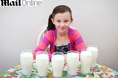 Menina 3 litros de leite por dia para não morrer