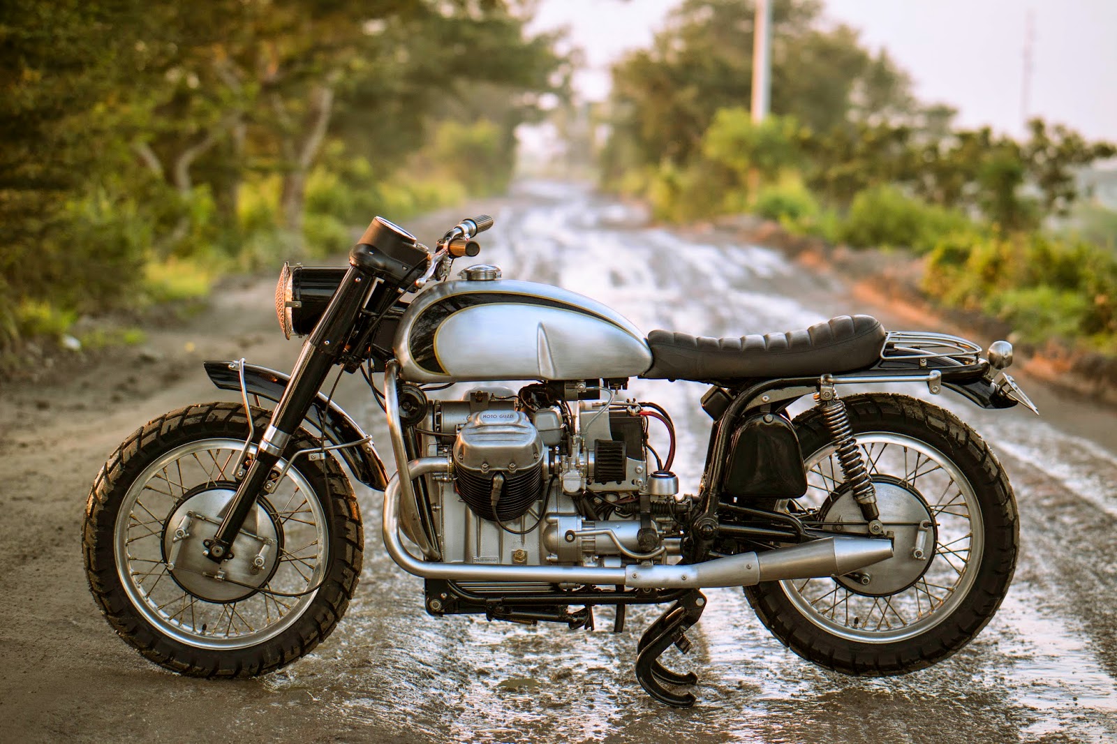 Moto Guzzi v9 Cafe