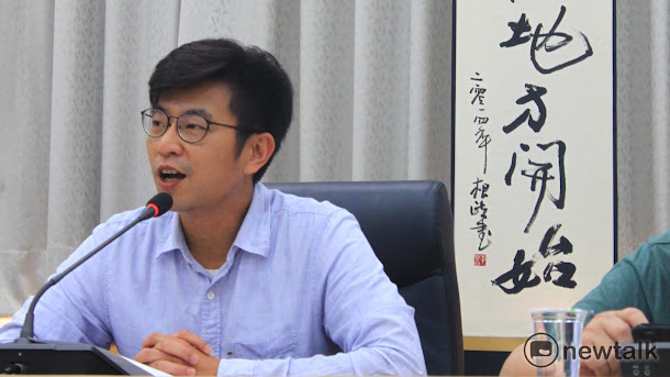 周江杰30日上午向議會遞交辭職信,他要向支持者道歉,表示慰留聲音都聽到了,經過掙扎,他仍希望為政治誠信維護與新政治革新的理念,能夠在地方造成效果。 周江杰30日上午向議會遞交辭職信,他要向支持者道歉,表示慰留聲音都聽到了,經過掙扎,他仍希望為政治誠信維護與新政治革新的理念,能夠在地方造成效果。