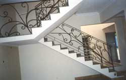 Instalação de escada em três mezanino ..