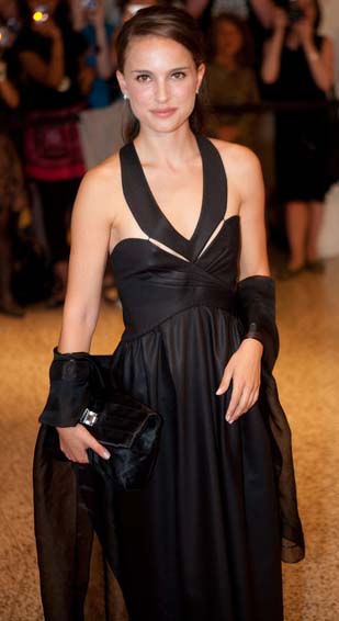 natalie portman julia roberts necklace. Natalie Portman Diamond Studs