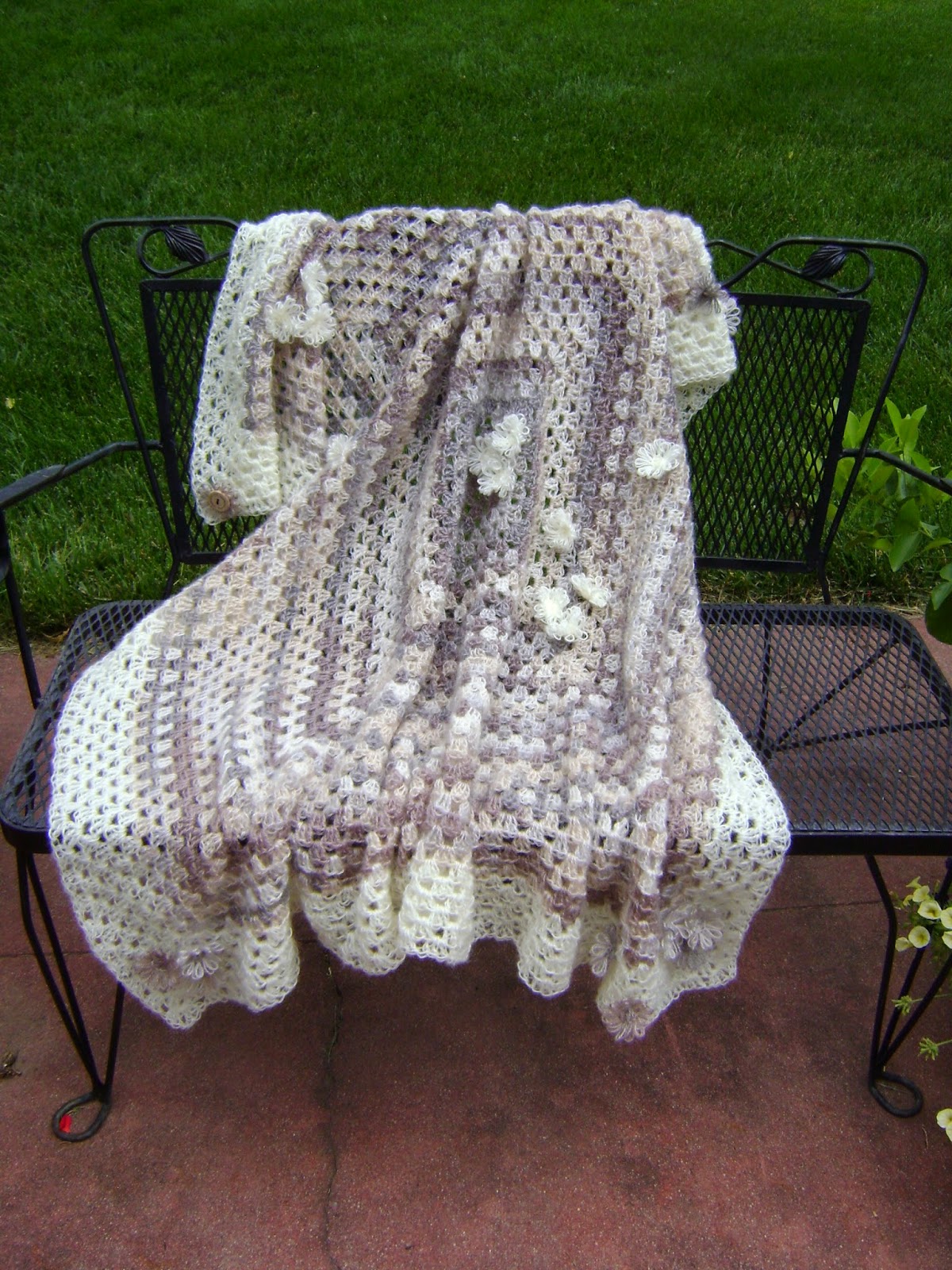 Creative Designs by Sheila Zachariae Mohair Blanket With Daisies