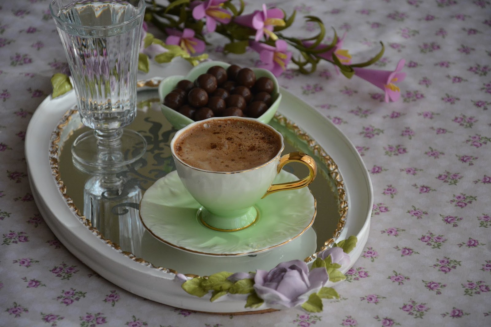BOL KÖPÜKLÜ KAHVE ÇİÇEK EKMEK