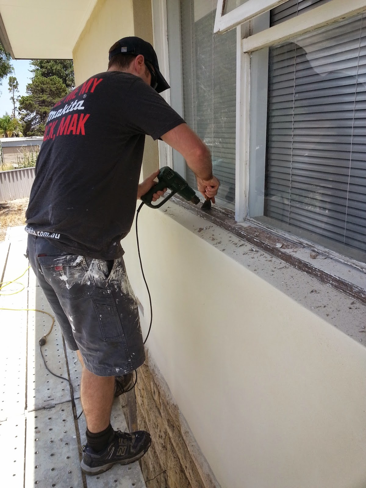 Jarrah Jungle Painting The Exterior Walls And Window Frames With Dulux