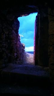 Una puerta abierta para salir de la cueva Una puerta abierta para salir de la cueva