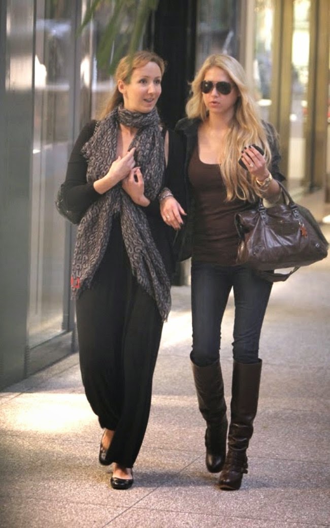 THE APPRECIATION OF BOOTED NEWS WOMEN BLOG HAPPY