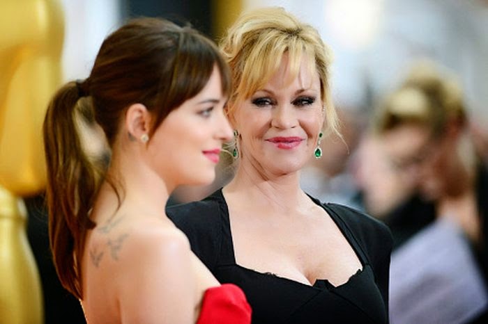 Perfect the balancing by always making her daughter to be the top priority, Melanie Griffith was got a pitch of greatest result.  Every day is a new day and the Oscar's 2015 red carpet at the Dolby Theater in Hollywood on Sunday, February 22, 2015, were telling about the truth.  Dakota Johnson and her mother looked positively stunning in their art of gown and they certainly didn't stop to share their bright smile for us.