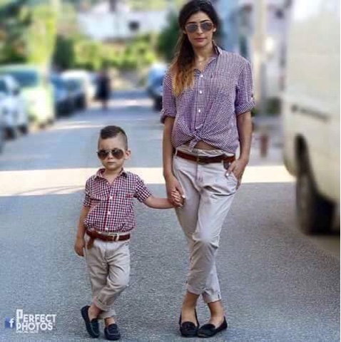 mae e filho vestidos iguais