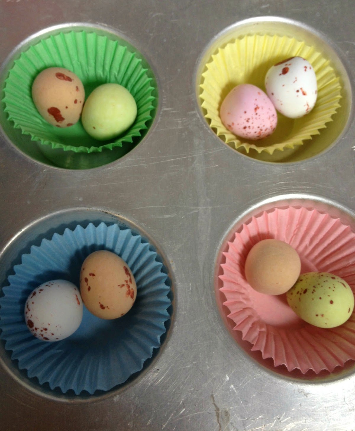 How to make simple Easter nest egg cake pops