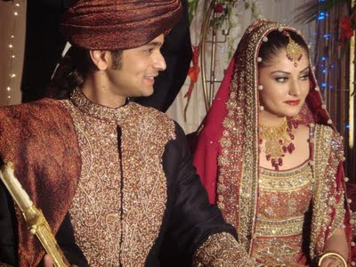 http://3.bp.blogspot.com/-UzbySFYiyGg/TsSun0jNn4I/AAAAAAAAHGw/4JsxjpaeEUQ/s1600/Beautiful+wedding+pakistani+couples+%2528106%2529.jpg