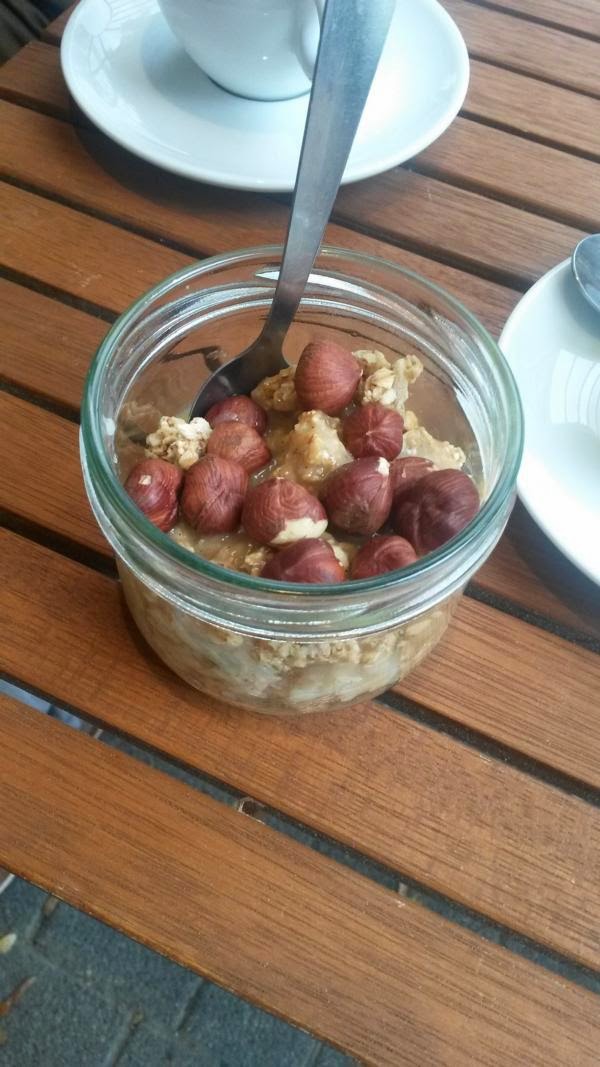 Porridge mit Haselnüssen und Karamell Porridge mit Haselnüssen und Karamell